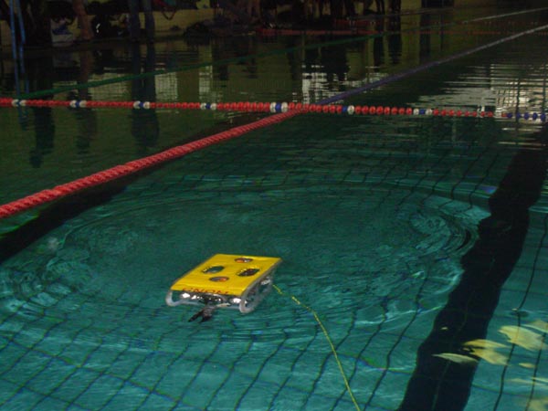 ROV GNOM in the swimming pool